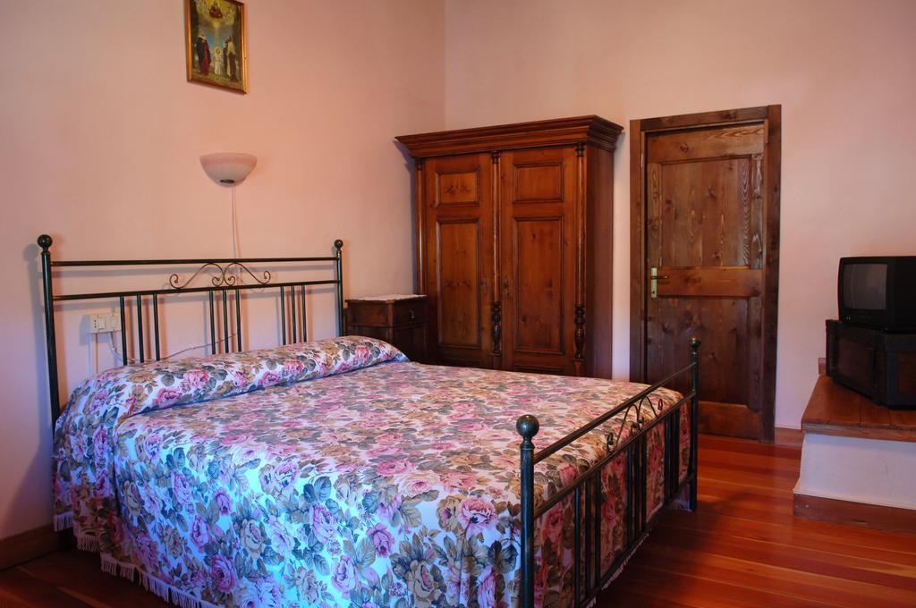 הוילה אורבניה Agriturismo Ca Serrantonio מראה חיצוני תמונה